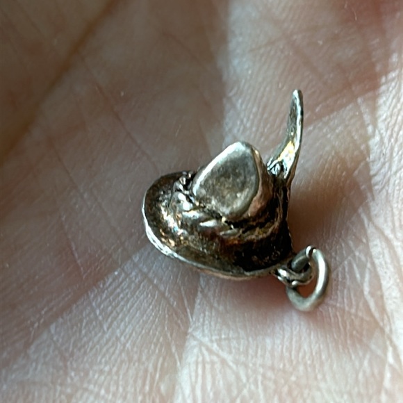 Vintage Silver bracelet with a plated German Trachten Hat charm - Picture 3 of 9